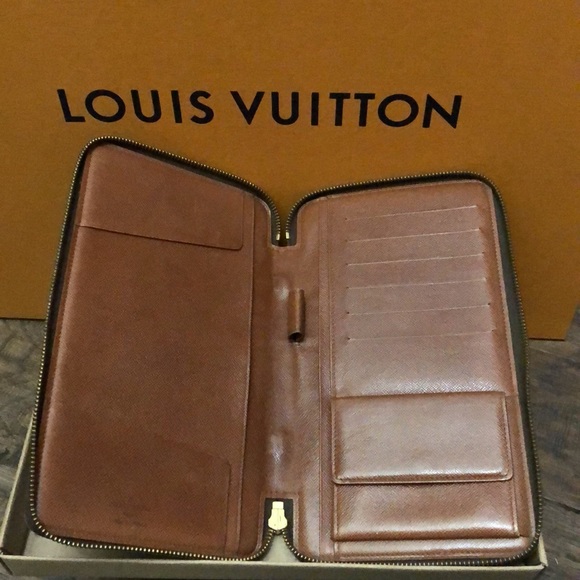 Authentic Louis Vuitton Voyager - Picture 3 of 11